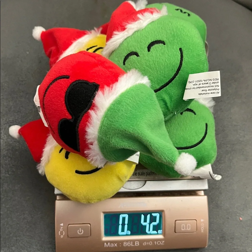 Christmas Stuffed Emojis - 6 Pc